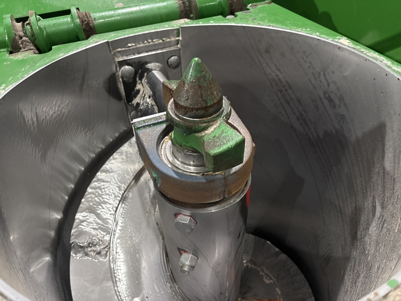 2021 Brent 1596 Grain Cart