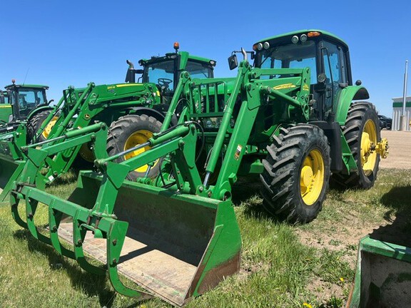 2010 John Deere 7530 Premium Tractor