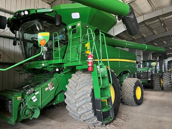 2022 John Deere S780 Combine