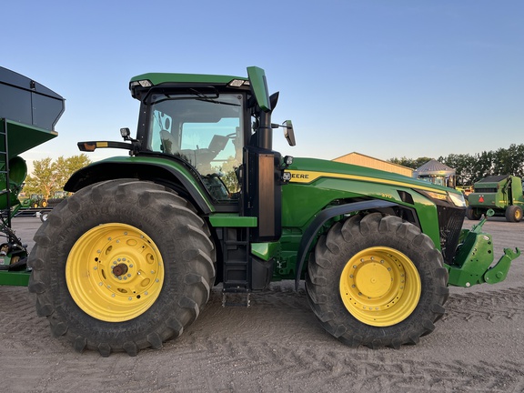 2022 John Deere 8R 370 Tractor