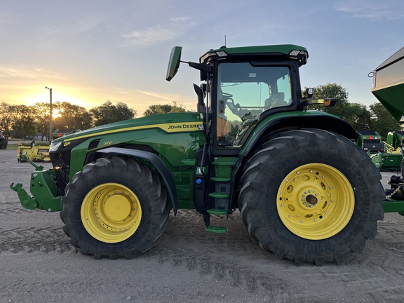 2022 John Deere 8R 370 Tractor