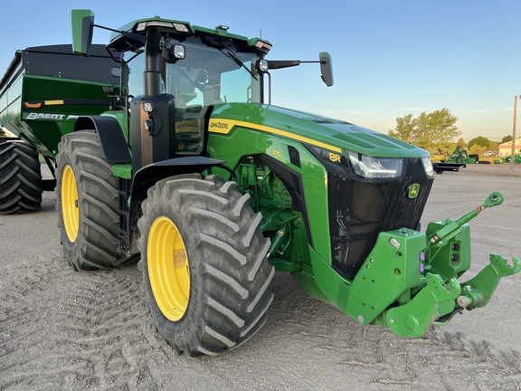 2022 John Deere 8R 370 Tractor