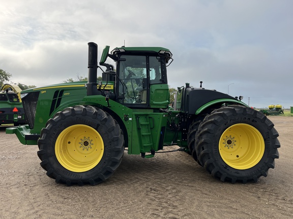 2022 John Deere 9R 440 Tractor 4WD