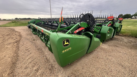 2018 John Deere 645FD Header Combine