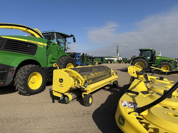 2023 John Deere 659 Header Forage