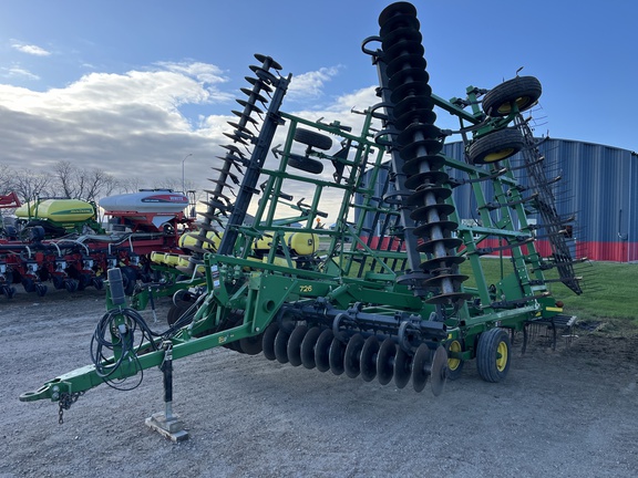 2005 John Deere 726 Mulch Finisher