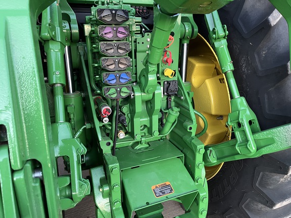 2022 John Deere 8R 370 Tractor