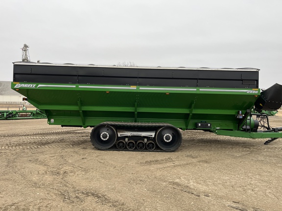 2020 Brent 2596 Grain Cart