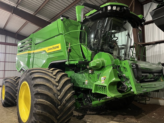 2024 John Deere X9 1100 Combine for sale in Freeman, SD 2024 John Deere X9 1100 Combine for sale in Freeman, SD