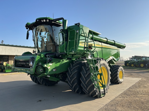 2024 John Deere X9 1100 Combine