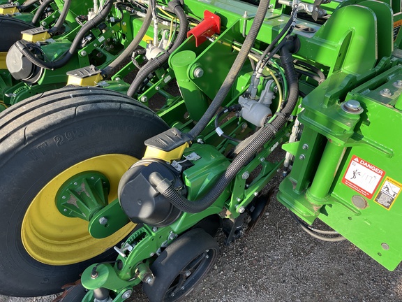 2021 John Deere 1775NT Planter