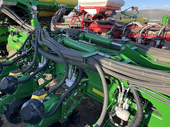 2021 John Deere 1775NT Planter