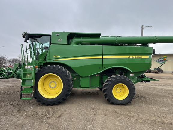 2022 John Deere S780 Combine