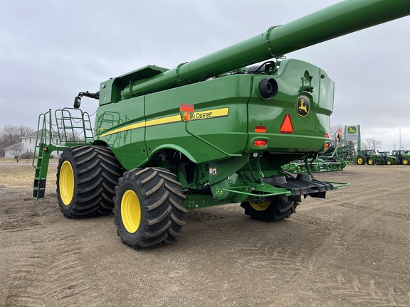 2022 John Deere S780 Combine