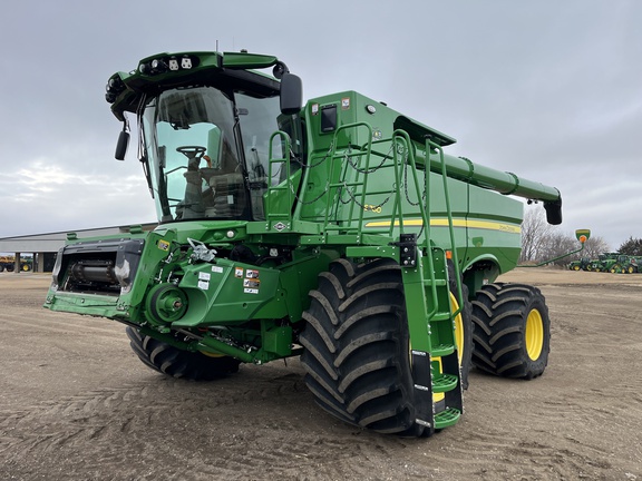 2022 John Deere S780 Combine