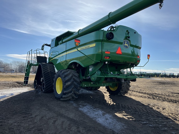 2022 John Deere S780 Combine