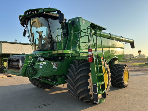 2021 John Deere S780 Combine