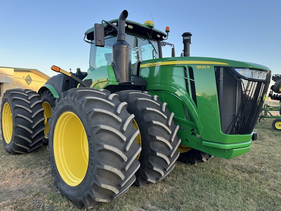 2019 John Deere 9520R Tractor 4WD