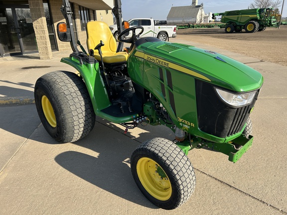 2017 John Deere 3033R Tractor Compact