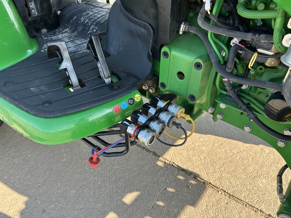 2017 John Deere 3033R Tractor Compact