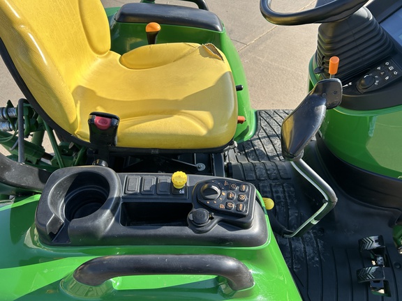 2017 John Deere 3033R Tractor Compact
