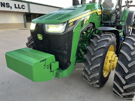 2022 John Deere 8R 370 Tractor