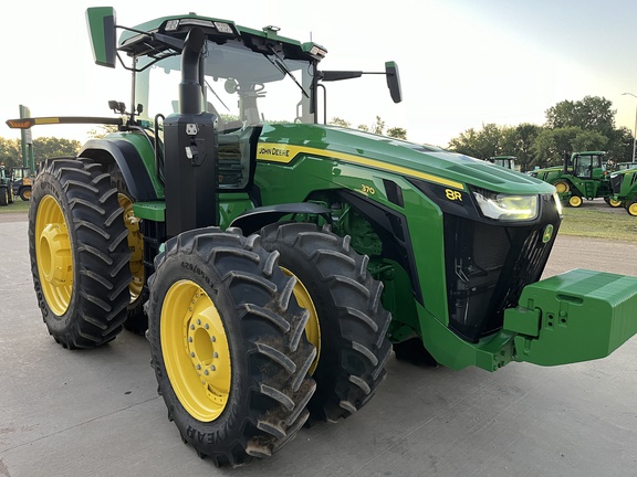 2022 John Deere 8R 370 Tractor