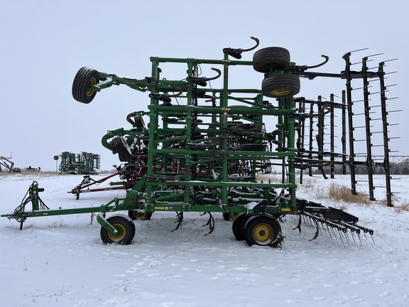 2022 John Deere 2430 Chisel Plow