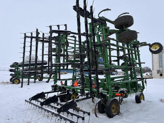 2022 John Deere 2430 Chisel Plow