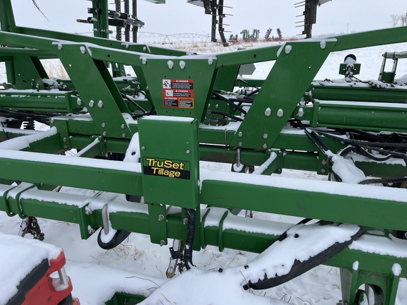 2022 John Deere 2430 Chisel Plow