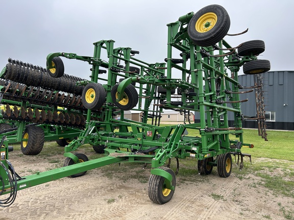 2022 John Deere 2430 Chisel Plow