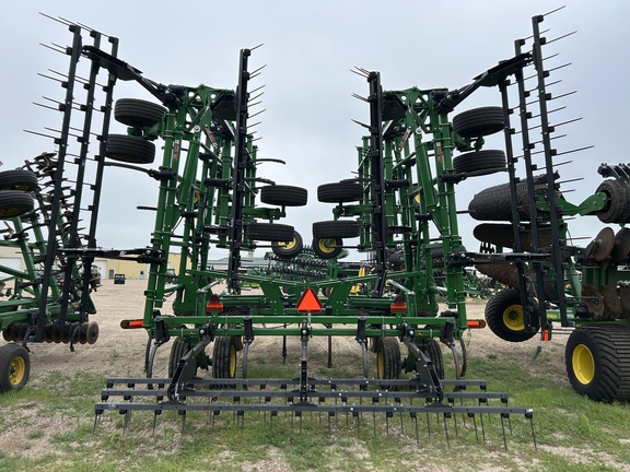 2022 John Deere 2430 Chisel Plow