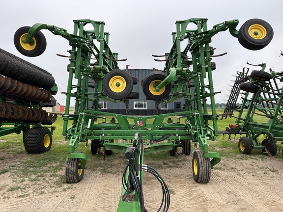 2022 John Deere 2430 Chisel Plow