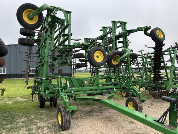 2022 John Deere 2430 Chisel Plow