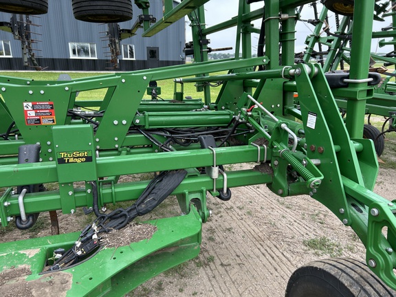 2022 John Deere 2430 Chisel Plow