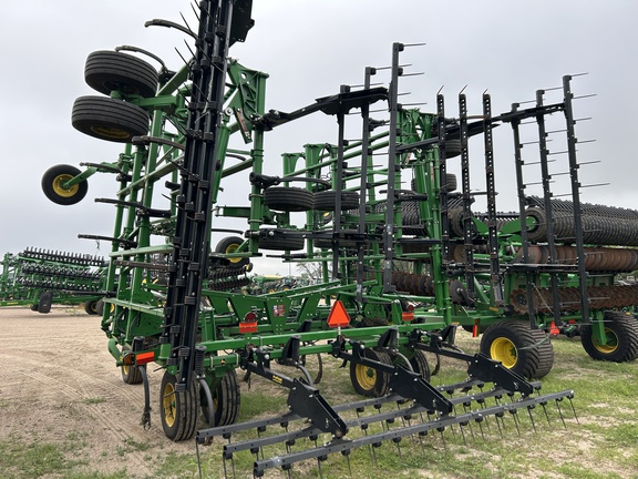 2022 John Deere 2430 Chisel Plow