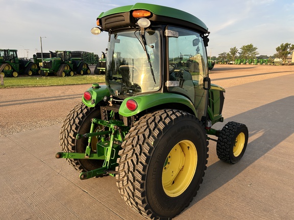 2015 John Deere 4066R Tractor Compact