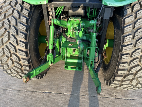 2015 John Deere 4066R Tractor Compact