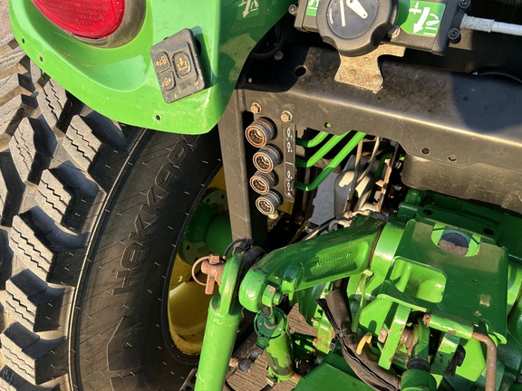 2015 John Deere 4066R Tractor Compact