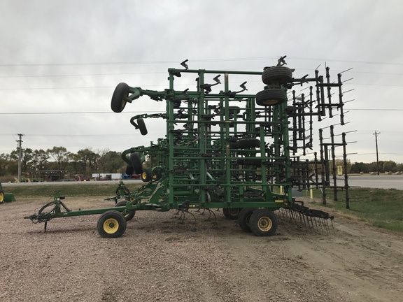 2010 John Deere 2210 Field Cultivator