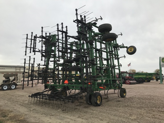 2010 John Deere 2210 Field Cultivator