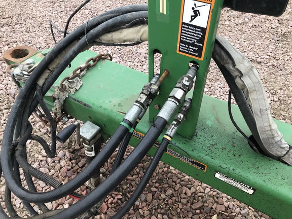 2010 John Deere 2210 Field Cultivator