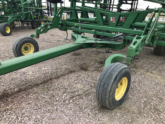 2010 John Deere 2210 Field Cultivator