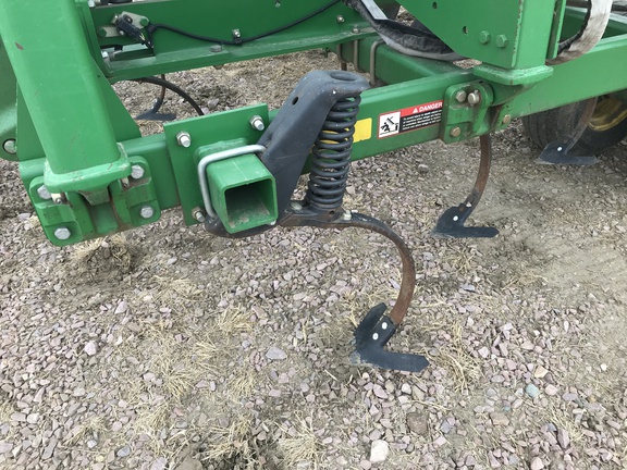 2010 John Deere 2210 Field Cultivator