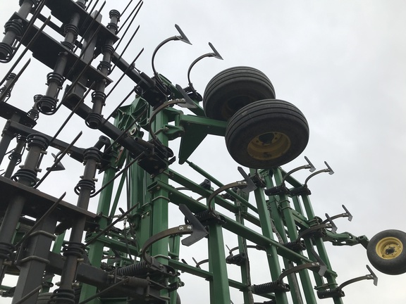 2010 John Deere 2210 Field Cultivator
