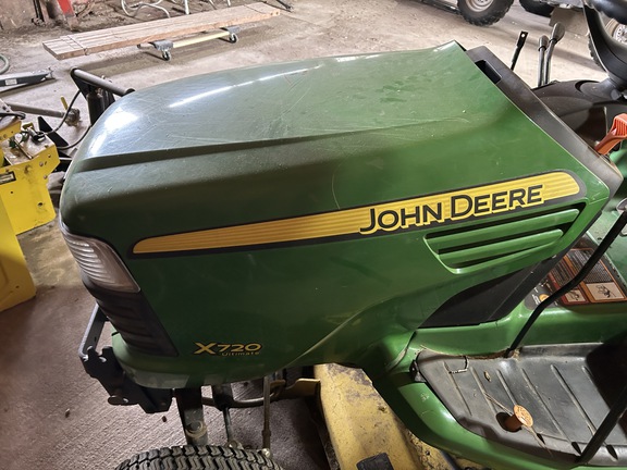 2010 John Deere X720 Garden Tractor