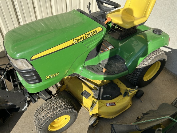 2010 John Deere X720 Garden Tractor