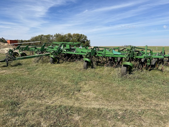 2009 John Deere 2210 Field Cultivator