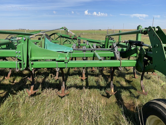 2009 John Deere 2210 Field Cultivator