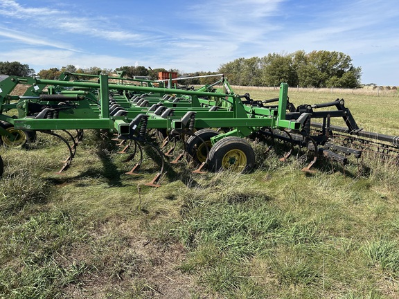 2009 John Deere 2210 Field Cultivator